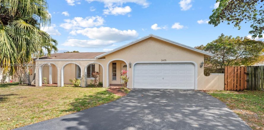 Villa ou maison à Coral Springs, Floride 3 chambres, 141.86 m2 № 2023698