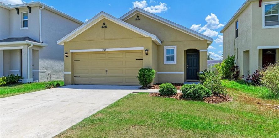 House in Palmetto, Florida 3 bedrooms, 140.84 sq.m. № 1251275