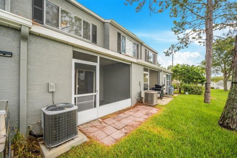 Townhouse in Oldsmar, Florida 2 bedrooms, 103.12 sq.m. № 1911212 - photo 5