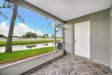Townhouse in Oldsmar, Florida 2 bedrooms, 103.12 sq.m. № 1911212 - photo 8