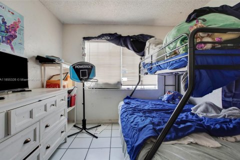 Villa ou maison à vendre à Miami, Floride: 3 chambres, 84.08 m2 № 1880215 - photo 12