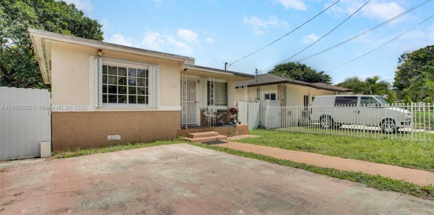 Villa ou maison à Miami, Floride 3 chambres, 84.08 m2 № 1880215