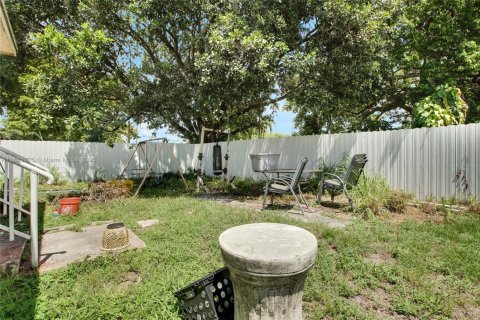 Villa ou maison à vendre à Miami, Floride: 3 chambres, 84.08 m2 № 1880215 - photo 17