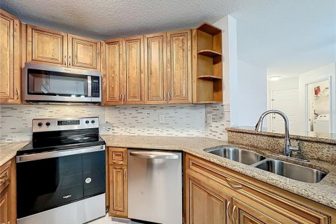 Condo in Lake Mary, Florida, 3 bedrooms  № 1773383 - photo 6
