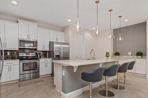 Casa en venta en Kissimmee, Florida, 8 dormitorios, 378.76 m2 № 1904269 - foto 6