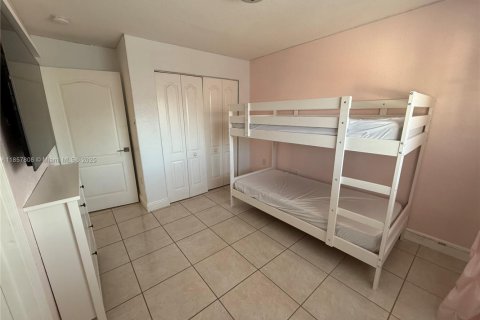 Townhouse in Hialeah Gardens, Florida 2 bedrooms, 110.55 sq.m. № 1882321 - photo 16