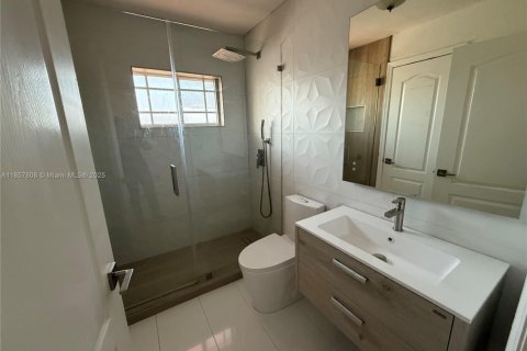 Townhouse in Hialeah Gardens, Florida 2 bedrooms, 110.55 sq.m. № 1882321 - photo 13