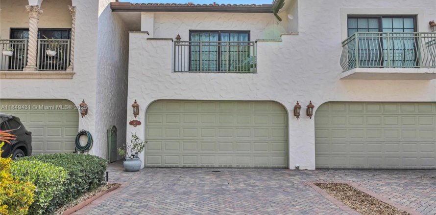 Townhouse in Dania Beach, Florida 3 bedrooms, 187.38 sq.m. № 1852091