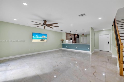 Townhouse in Dania Beach, Florida 3 bedrooms, 187.38 sq.m. № 1852091 - photo 12