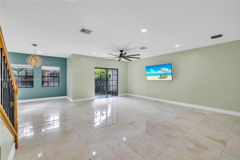 Townhouse in Dania Beach, Florida 3 bedrooms, 187.38 sq.m. № 1852091 - photo 11