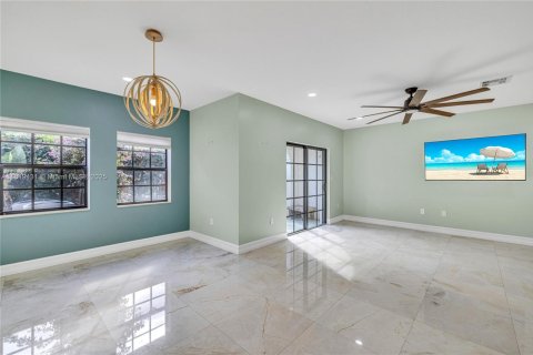 Townhouse in Dania Beach, Florida 3 bedrooms, 187.38 sq.m. № 1852091 - photo 9