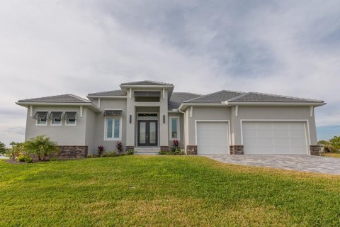 Casa en Punta Gorda, Florida 3 dormitorios, 249.91 m2 № 2125673