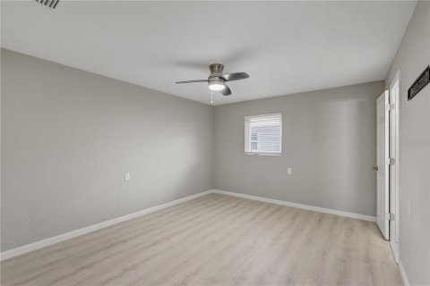 Condo in Saint Petersburg, Florida, 1 bedroom  № 2231508 - photo 14
