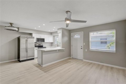 Condo in Saint Petersburg, Florida, 1 bedroom  № 2231508 - photo 5