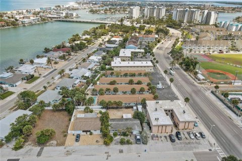 Condo in Saint Petersburg, Florida, 1 bedroom  № 2231508 - photo 27