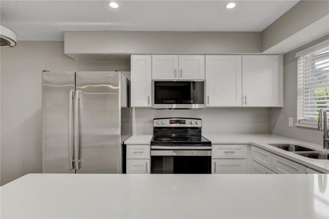 Condo in Saint Petersburg, Florida, 1 bedroom  № 2231508 - photo 10