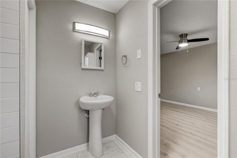 Condo in Saint Petersburg, Florida, 1 bedroom  № 2231508 - photo 19