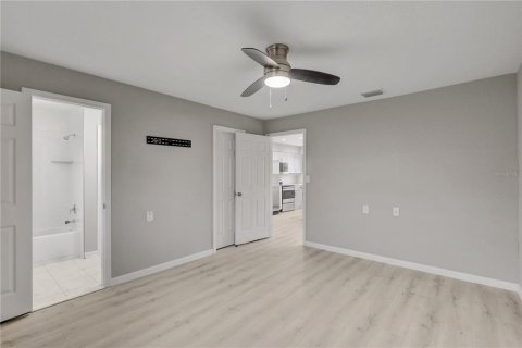Condo in Saint Petersburg, Florida, 1 bedroom  № 2231508 - photo 16