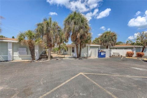 Condo in Saint Petersburg, Florida, 1 bedroom  № 2231508 - photo 23