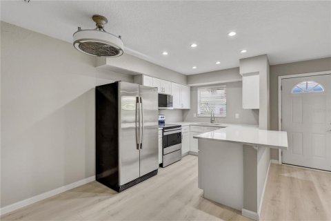 Condo in Saint Petersburg, Florida, 1 bedroom  № 2231508 - photo 8