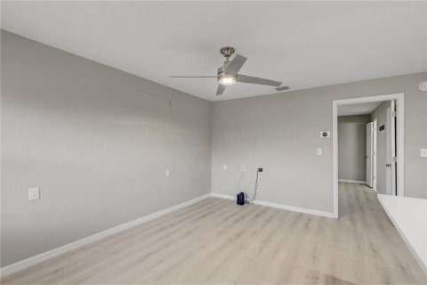 Condo in Saint Petersburg, Florida, 1 bedroom  № 2231508 - photo 4