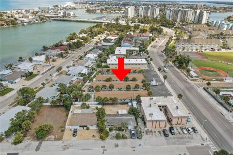 Condo in Saint Petersburg, Florida, 1 bedroom  № 2231508 - photo 28