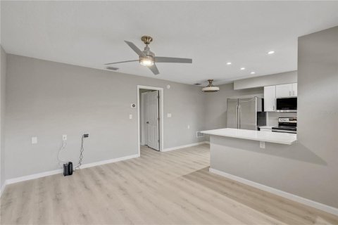 Condo in Saint Petersburg, Florida, 1 bedroom  № 2231508 - photo 7