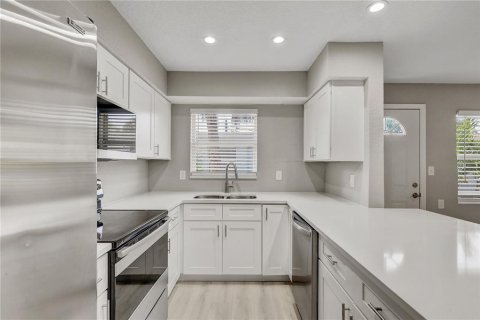 Condo in Saint Petersburg, Florida, 1 bedroom  № 2231508 - photo 9