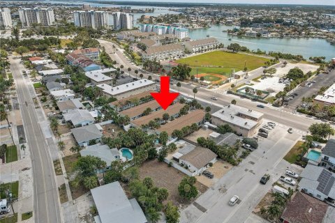 Condo in Saint Petersburg, Florida, 1 bedroom  № 2231508 - photo 30