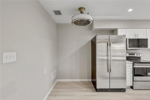 Condo in Saint Petersburg, Florida, 1 bedroom  № 2231508 - photo 11