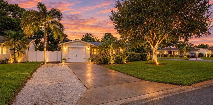 Casa en Saint Petersburg, Florida 3 dormitorios, 126.53 m2 № 2383807