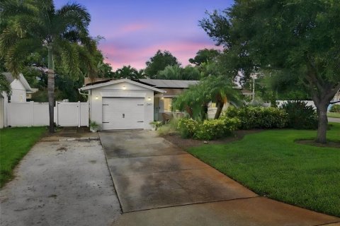 Casa en venta en Saint Petersburg, Florida, 3 dormitorios, 126.53 m2 № 2383807 - foto 2