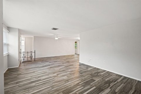 Villa ou maison à vendre à Hudson, Floride: 2 chambres, 140.47 m2 № 2395946 - photo 10