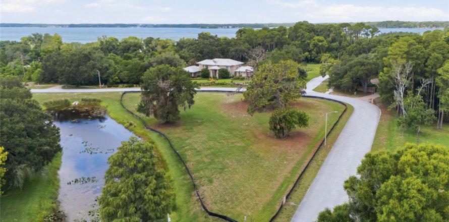 Terreno en Tarpon Springs, Florida № 2166795