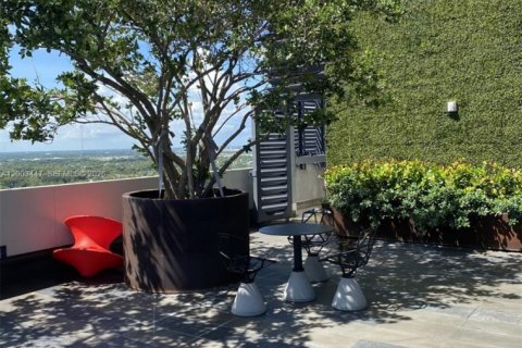 Commercial property in Aventura, Florida № 2090967 - photo 25