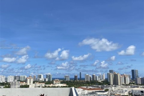Commercial property in Aventura, Florida № 2090967 - photo 28