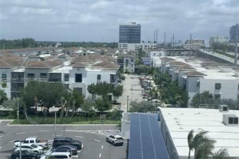 Commercial property in Aventura, Florida № 2090967 - photo 17
