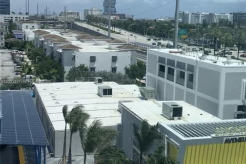 Commercial property in Aventura, Florida № 2090967 - photo 14