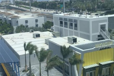 Commercial property in Aventura, Florida № 2090967 - photo 11