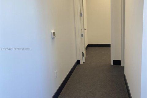 Commercial property in Aventura, Florida № 2090967 - photo 7