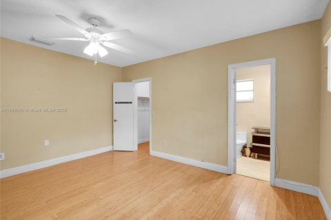 Casa en alquiler en Miami Beach, Florida, 3 dormitorios, 172.33 m2 № 1944170 - foto 22