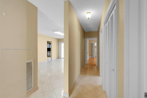 Casa en alquiler en Miami Beach, Florida, 3 dormitorios, 172.33 m2 № 1944170 - foto 15