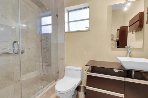 Casa en alquiler en Miami Beach, Florida, 3 dormitorios, 172.33 m2 № 1944170 - foto 23