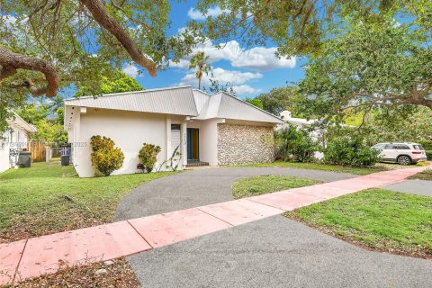 Casa en alquiler en Miami Beach, Florida, 3 dormitorios, 172.33 m2 № 1944170 - foto 2