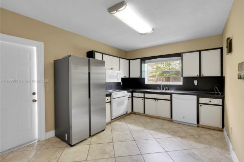 Casa en alquiler en Miami Beach, Florida, 3 dormitorios, 172.33 m2 № 1944170 - foto 9