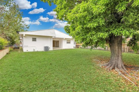 Casa en alquiler en Miami Beach, Florida, 3 dormitorios, 172.33 m2 № 1944170 - foto 29