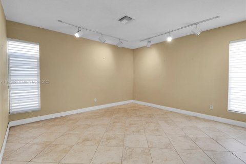 Casa en alquiler en Miami Beach, Florida, 3 dormitorios, 172.33 m2 № 1944170 - foto 25