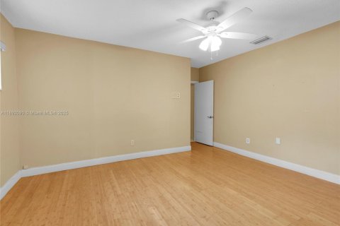 Casa en alquiler en Miami Beach, Florida, 3 dormitorios, 172.33 m2 № 1944170 - foto 24