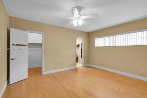 Casa en alquiler en Miami Beach, Florida, 3 dormitorios, 172.33 m2 № 1944170 - foto 21