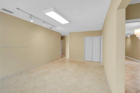 Casa en alquiler en Miami Beach, Florida, 3 dormitorios, 172.33 m2 № 1944170 - foto 13